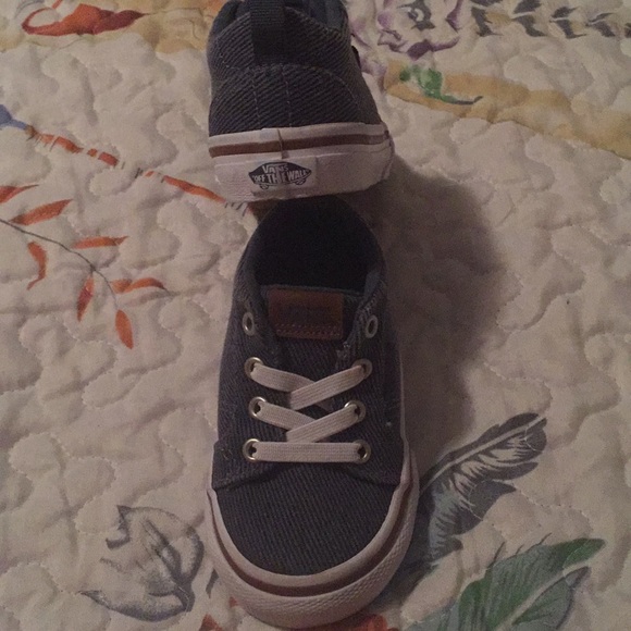 Vans - Picture 3 of 5